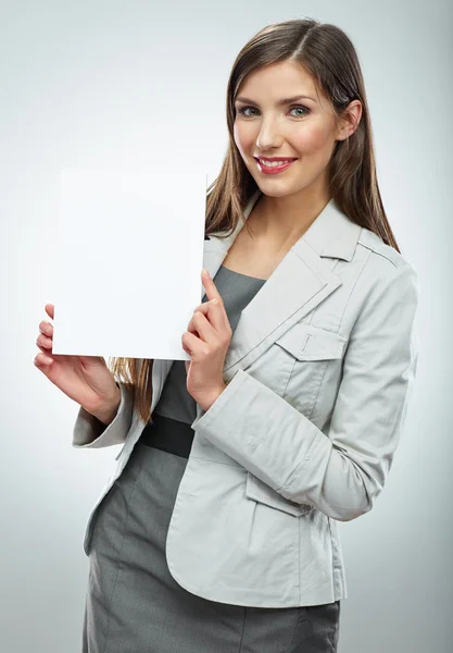 Sorria mulher de negócios com banner branco em branco — Fotografia de Stock