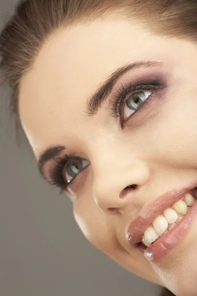 Joven mujer de cerca retrato —  Fotos de Stock