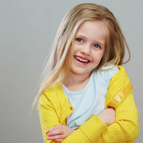 Menina da moda com cabelo loiro longo — Fotografia de Stock