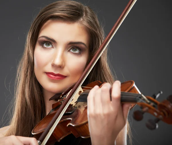 Beauté femme souriante jouant du violon — Photo