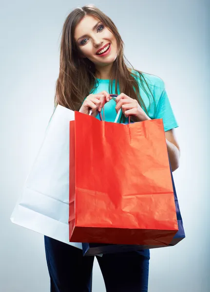 Sorrindo mulher segurando sacos de compras . — Fotografia de Stock
