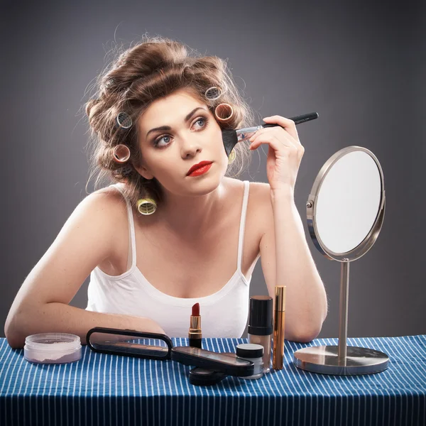 Woman using powder — Stock Photo, Image