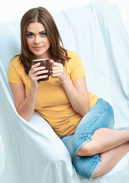 Vrouw met cup — Stockfoto