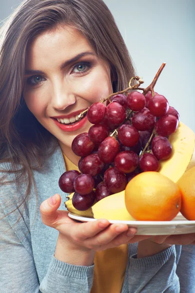 Frau mit Früchten — Stockfoto