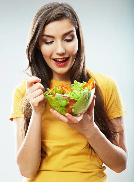 Donna che mangia insalata . — Foto Stock