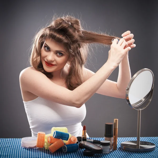 Kobieta z włosów curlerka — Zdjęcie stockowe