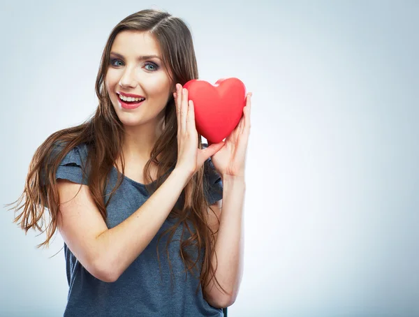 Belle femme tenir symbole Saint-Valentin — Photo