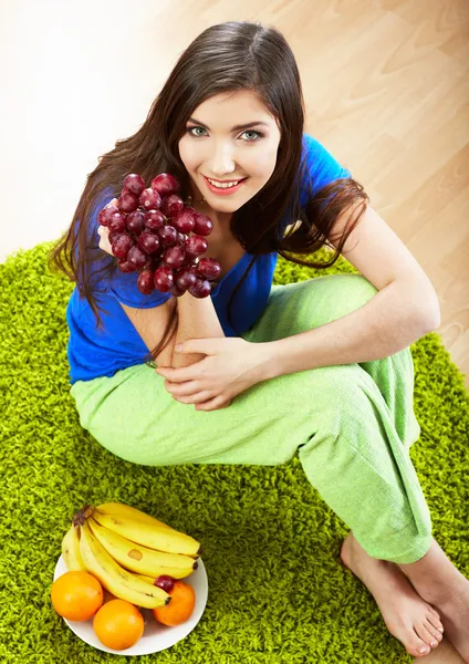 Woman with fruit — Stock Photo, Image