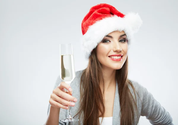 Kvinna i christmas santa hat hålla glas vin — Stockfoto