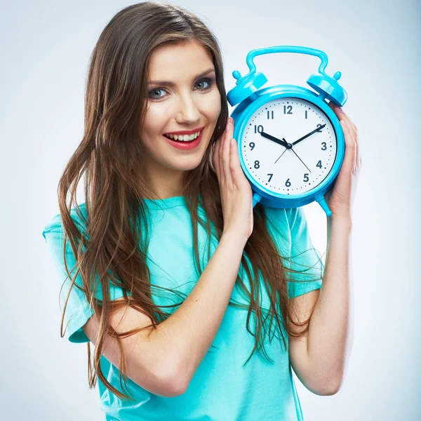 Mulher segurar relógio — Fotografia de Stock