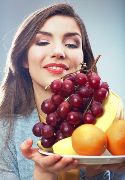 Donna con frutta — Foto Stock