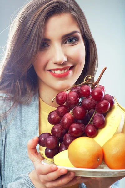 Vrouw met vruchten — Stockfoto