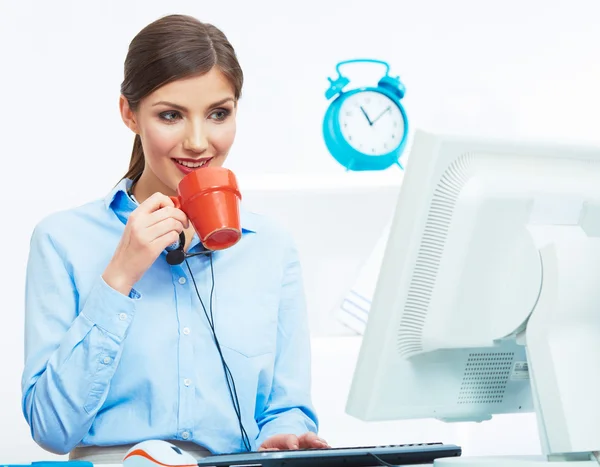 Mujer de negocios con taza — Foto de Stock