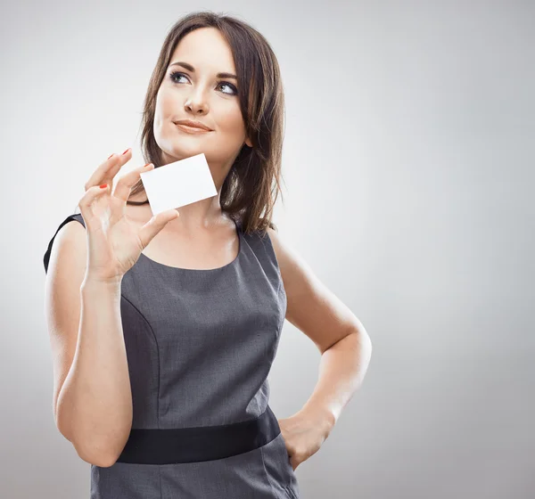 Femme d'affaires détiennent carte de crédit — Photo