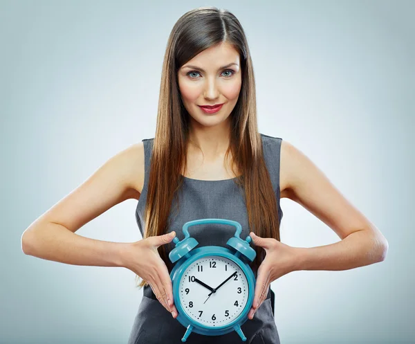 Retrato de mujer de negocios sosteniendo reloj . —  Fotos de Stock