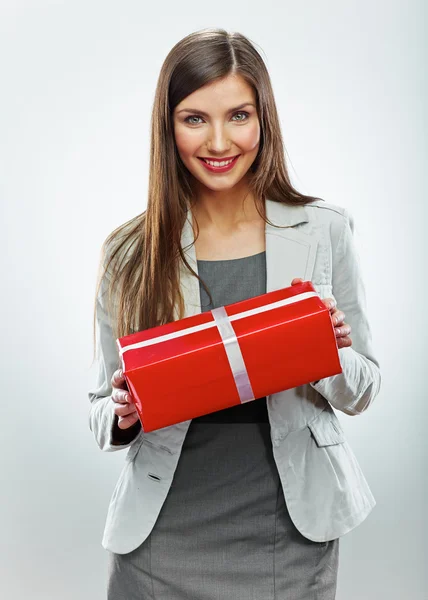 Mujer de negocios sosteniendo regalo . —  Fotos de Stock