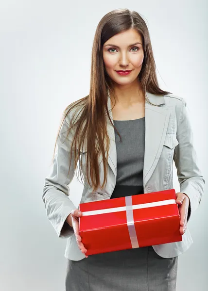 Podnikání žena drží dárek — Stock fotografie