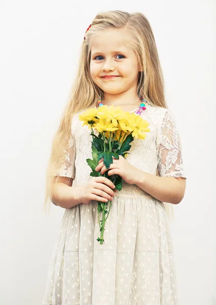 Girl hold flower — Stock Photo, Image
