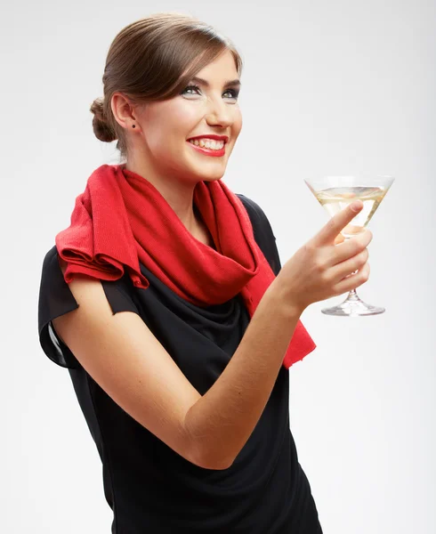 Красивая улыбающаяся женщина с бокалом вина  . — стоковое фото