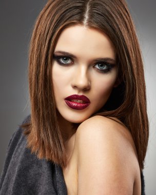 güzel model kırmızı dudaklar