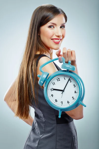 Mujer de negocios sosteniendo reloj —  Fotos de Stock