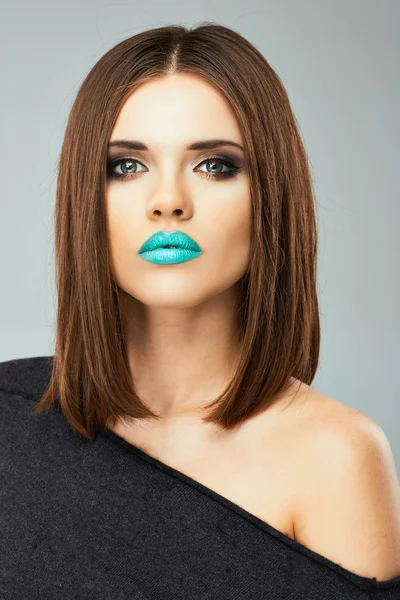 Mujer con labios azules retrato de belleza . —  Fotos de Stock