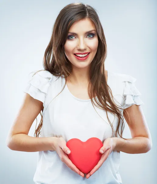 Kadını tutun kırmızı kalp.