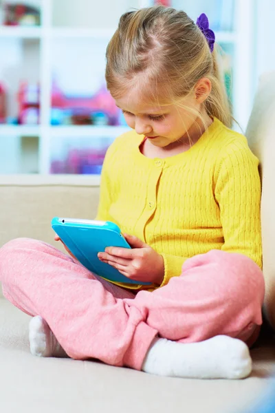 Little girl read book in tablet — Stock Photo, Image