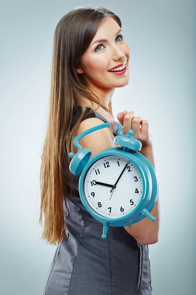 Obchodní žena drží hodinky — Stock fotografie