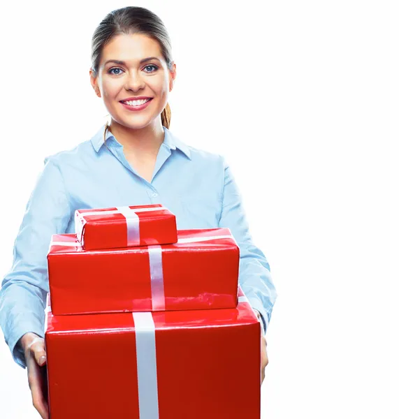 Mujer sostiene regalo rojo —  Fotos de Stock