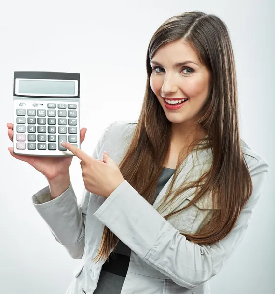 Mujer sostiene calculadora — Foto de Stock