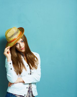 şapkalı güzel kadın