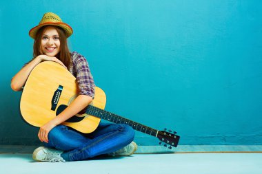 gitar ile kız