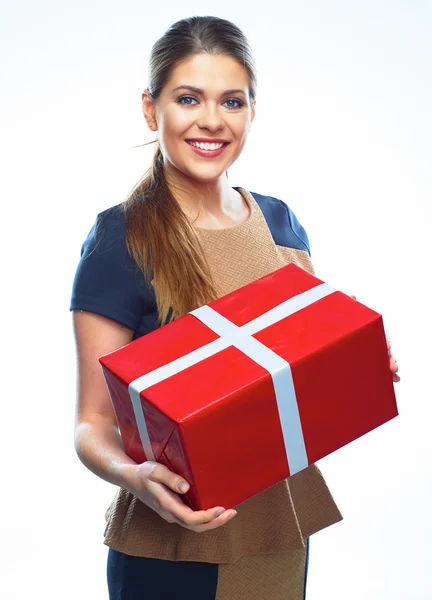 Frau hält Geschenk in Händen — Stockfoto