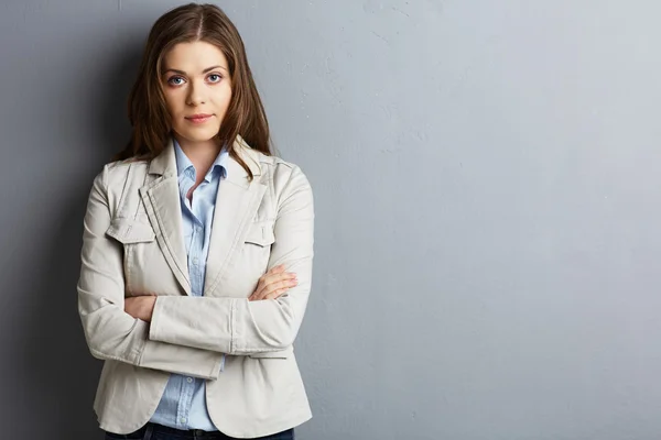 Mujer con brazos cruzados — Foto de Stock