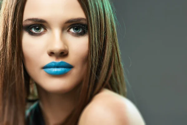 Vrouw met blauwe lippen — Stockfoto