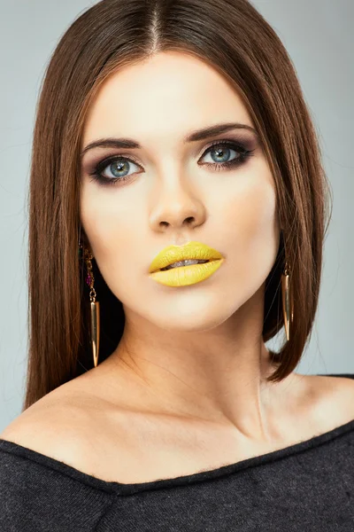 女人用黄色的嘴唇 — 图库照片