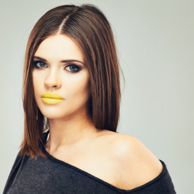 güzellik kadın yüzü portre. Sarı dudaklar.