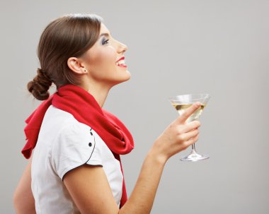 genç gülümseyen kadın içki şarap profil portresi.