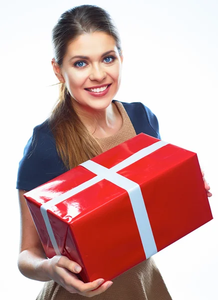 Mulher feliz com caixa de presente vermelho — Fotografia de Stock