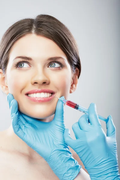 Mujer cara haciendo cirugía de cerca retrato . — Foto de Stock