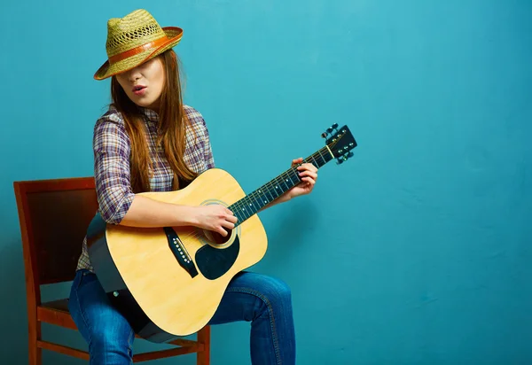 Singing young model play acoustic guitar. — Stock Photo, Image