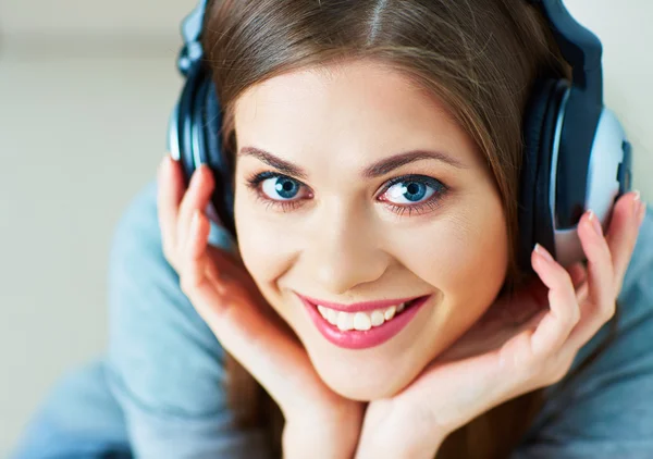 Woman with headphones — Stock Photo, Image