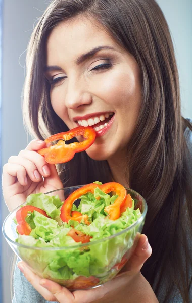 Femeie cu salată — Fotografie, imagine de stoc