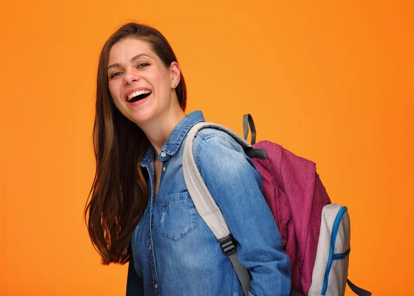 Lachend Studentmeisje Met Rugzak Gele Oranje Achtergrond Vrolijke Vrouw Blauw — Stockfoto
