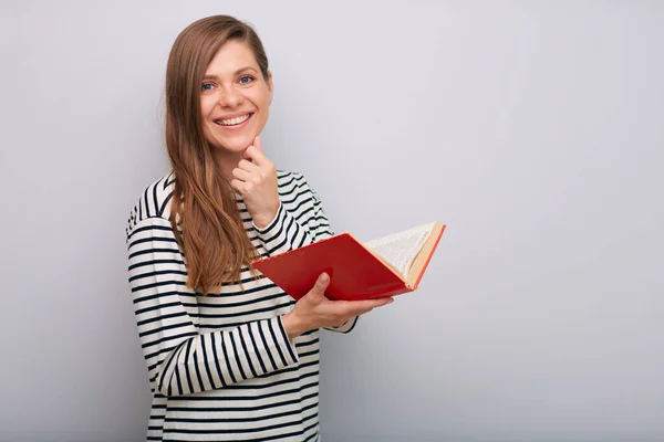 Inteligente Sorrindo Estudante Mulher Com Livro Tocando Queixo Isolado Retrato — Fotografia de Stock