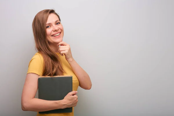 Mulher Estudante Adulto Roupas Amarelas Casuais Com Livro Isolado Retrato — Fotografia de Stock