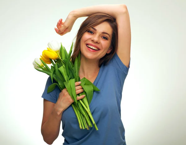 Retrato Aislado Mujer Feliz Con Gran Sonrisa Sosteniendo Tulipanes Chica —  Fotos de Stock