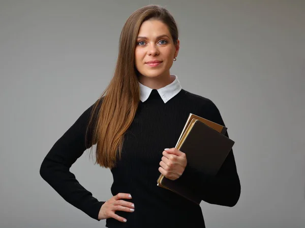 Strenge Lehrerin Schwarzen Business Anzug Buch Der Hand Isoliertes Frauenporträt — Stockfoto