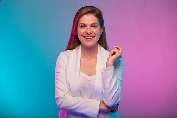 Glückliche Junge Geschäftsfrau Porträt Mit Neonlicht Weibliches Modell Isoliert Auf — Stockfoto